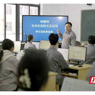逐光者丨蒋波：从企业技术骨干到“双师型教师”的三重跨越