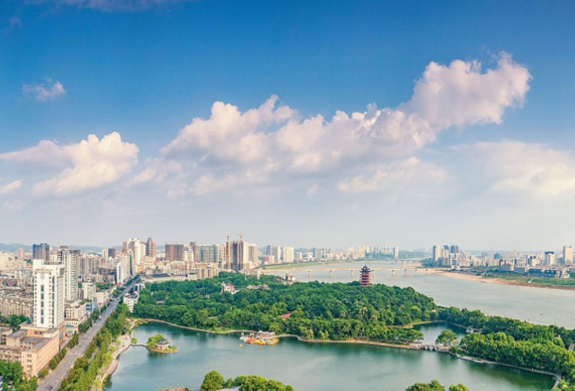 曹慧泉主持召开2025年各民主党派市委会、市工商联和无党派人士参政议政专题调研协商和市委“十五五”规划《建议》征求意见座谈会