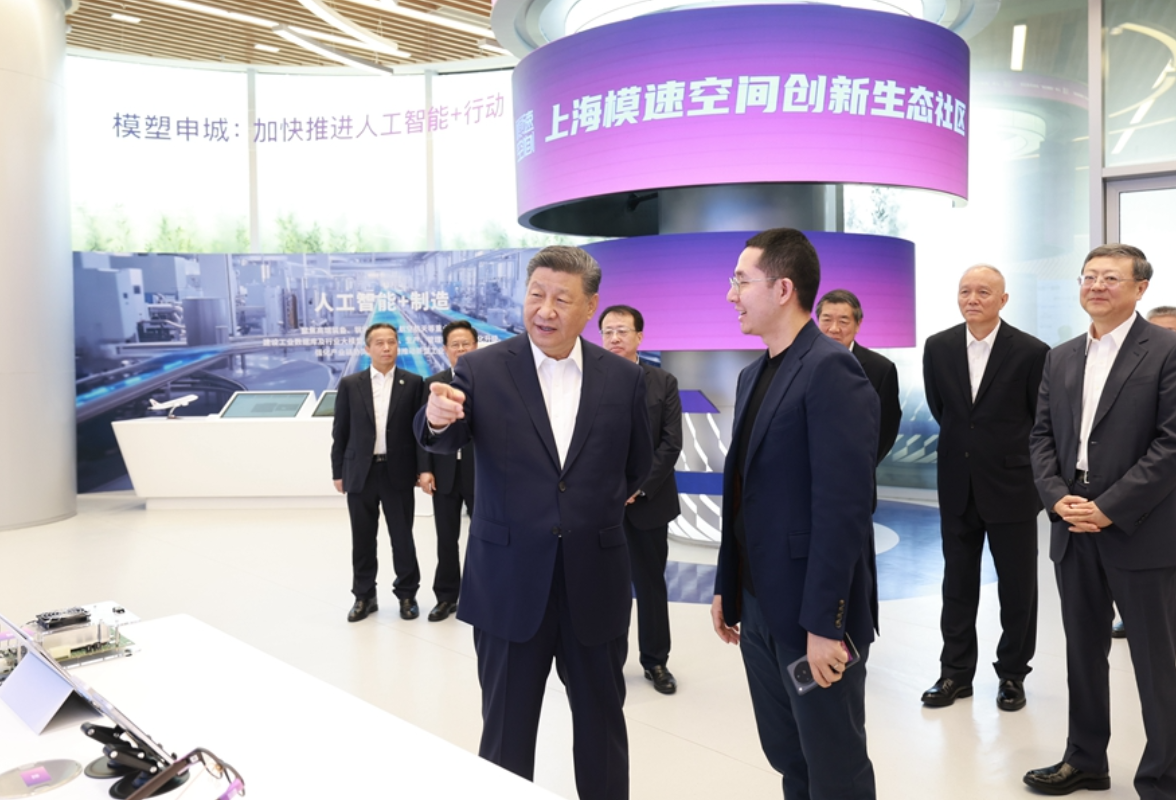 习近平在上海考察时强调 加快建成具有全球影响力的科技创新高地