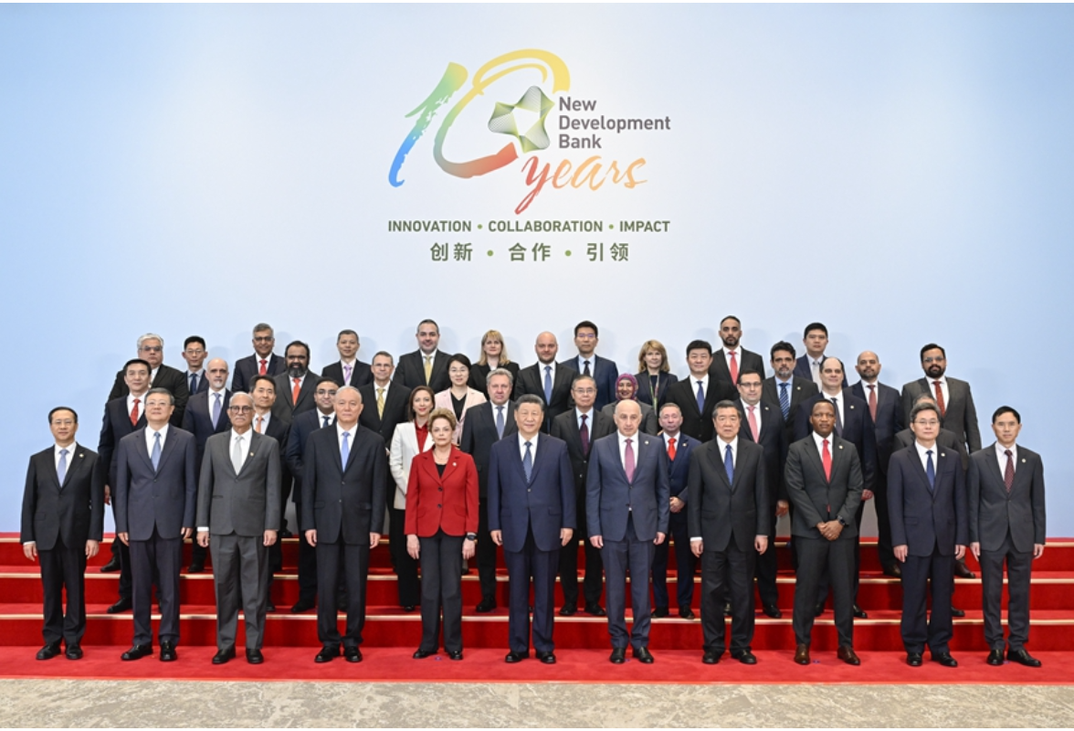 习近平访问金砖国家新开发银行
