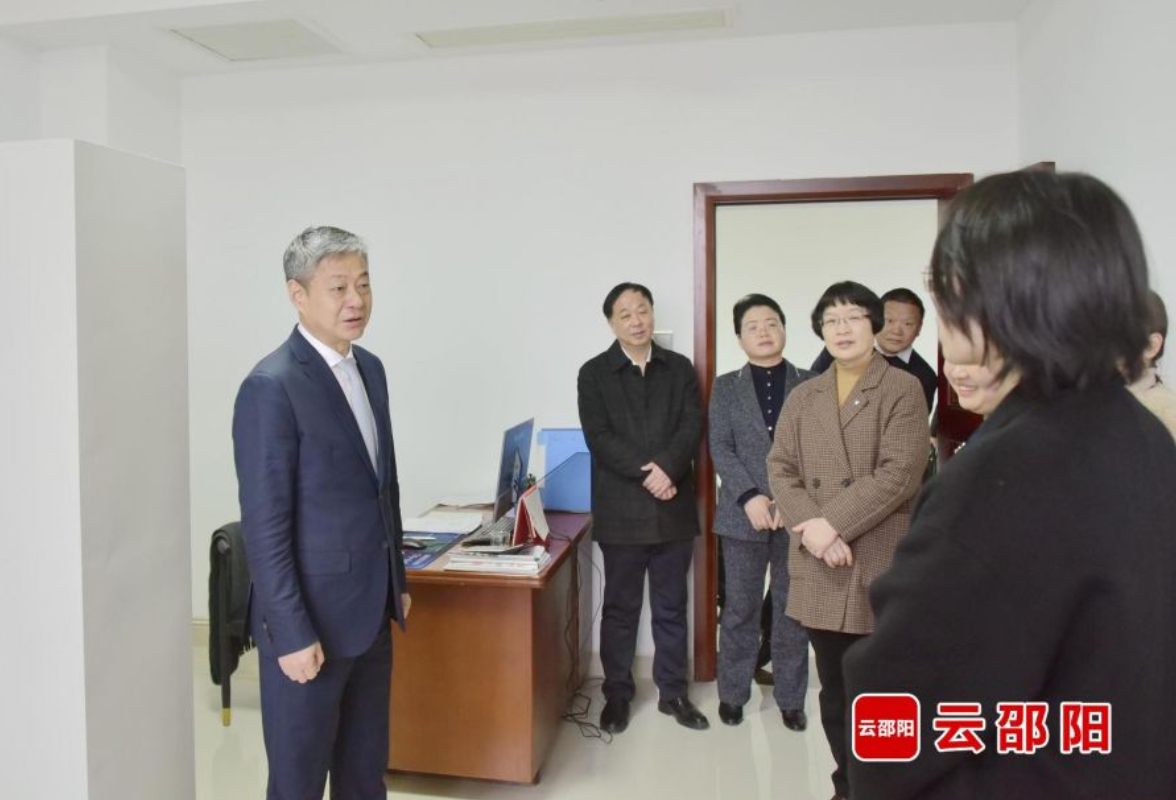 严华走访各民主党派市委会和市工商联机关