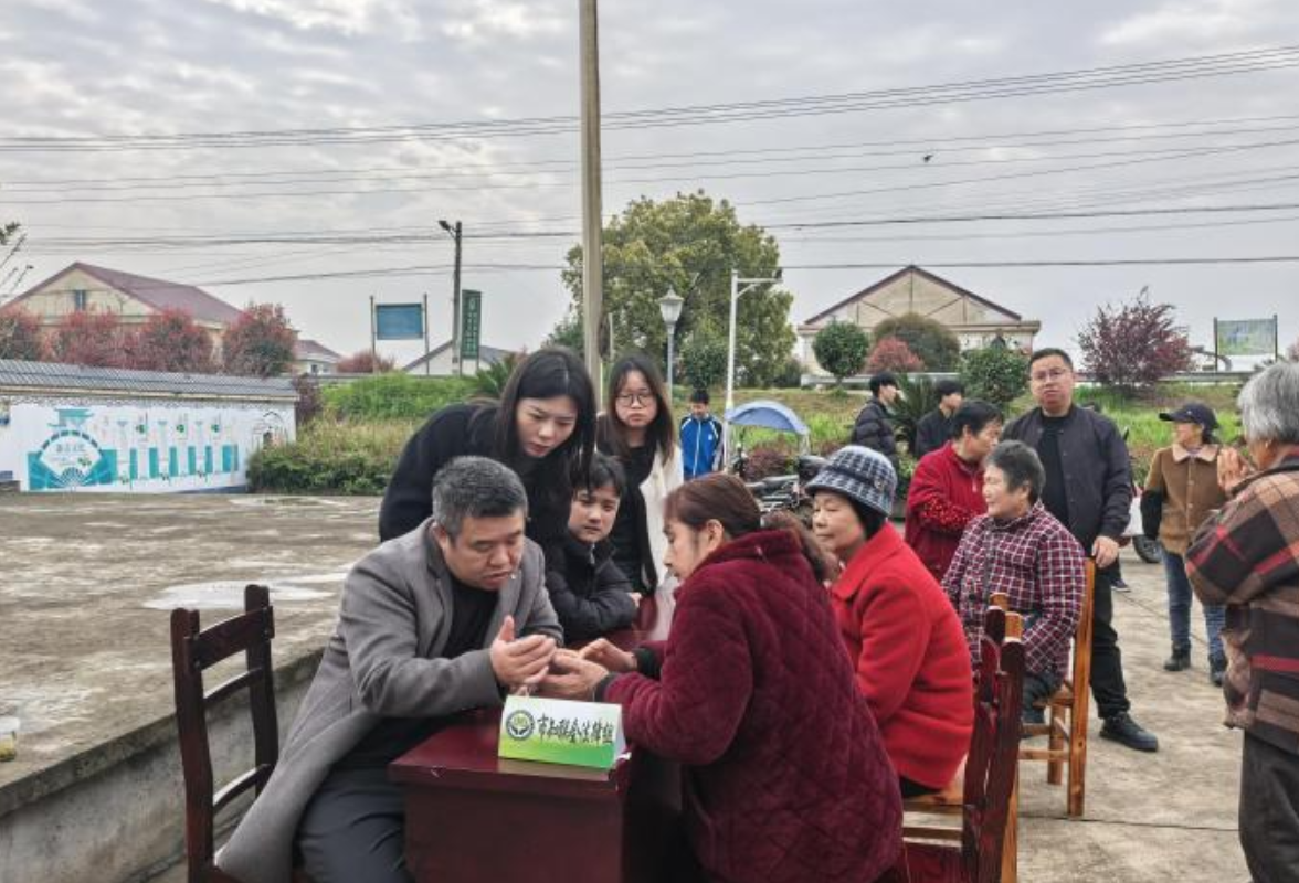 送服务、送法律、送知识 常德市知联会走进肖家湖村温暖助力乡村振兴