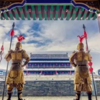 “金甲武士”劝阻不文明行为有“新意”更有“心意”