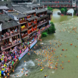 观潮的螃蟹丨从端午“年中考”交卷，看今年湖南旅游下半场