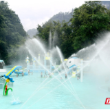 林间玩水消个夏 借母溪森林水世界开园三天接待超2.4万人次