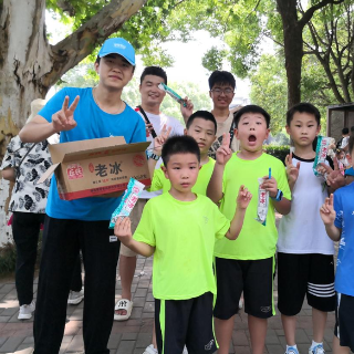 坚持十年送清凉 秦皇食府为长沙户外工作者提供1万多份冷饮