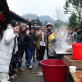 组图丨金牌导游探秘湖南年味 民俗品鉴团走进湘西老司城