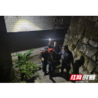 八旬老人外出迷路 吉首快警暖心送回家