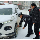 不畏严寒 凤凰公安全力抗击冰雪护民安