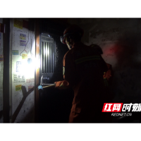龙山：八旬老人被反锁家中 消防出警快速救援