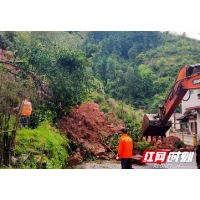 泸溪：暴雨中的“黄马甲”