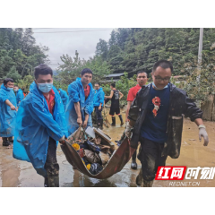 龙山：青年突击队，灾后恢复中高高飘扬的青春旗帜