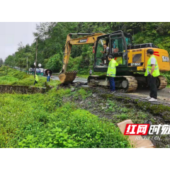 龙山：公路部门迅速抢修洪水受灾路段