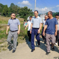 龙山：张高振到肖家坪村调研稻田养殖