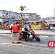 龙山县开展道路交通安全志愿服务活动