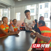 泸溪：一张爱心早餐券 情暖环卫工人心