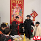 吉首：热心城管帮助走失儿童找到家人