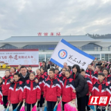 吉首市第三小学：湘西花灯操在春节文艺巡演中展风采