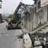 吉首石家冲街道：无偿让路助力提质改造  国道沿线焕新彩