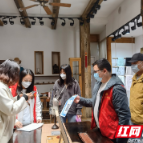 凤凰：百名文旅干部开展“敲门行动”助力疫情防控