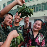 “粽”牵双拥线 浓情话端午
