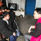 何金金:昔日贫困学子 今成助学“带头人”