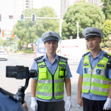 网友们好，中秋将至，带你看看交警节日前的日常！