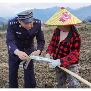 汝城县：交警宣传到地头 群众安全“种”心头