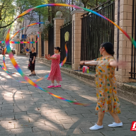 资兴市唐洞街道：舞彩带 “舞”出全民健身热