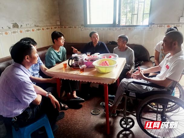 郴州市教育基金会“爱心助学”：嘉禾李华斌 苦难中的花儿往往有更强的生命力