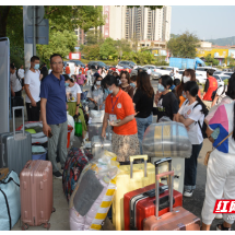 8张图告诉你郴职院新生报到现场有多火