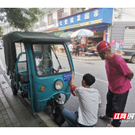 资兴市回龙山瑶族乡赶集日“送安全”