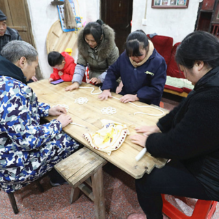 写春联、做桃环、磨豆腐……宜章县杨梅山镇浓浓年味迎春福