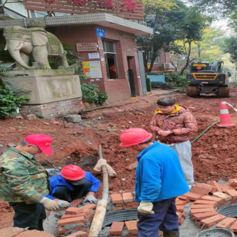 北湖区高效推进香南雅居雨污分流排水管道改造