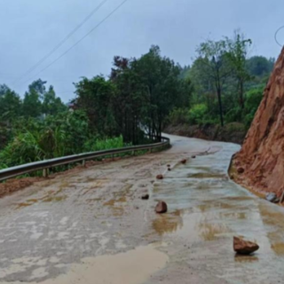 永兴县六合村：干群合力 修起乡村“振兴路”