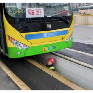 郴汽集团积极应对雨雪冰冻天气 保障市民安全通畅出行