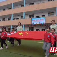 苏仙区机关幼儿园举办“庆三八 亲子运动会”