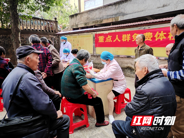 学雷锋月 | 宜章县长村乡义诊服务护村民健康