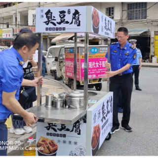 北湖城管重拳出击，全力治理汽车游商散贩