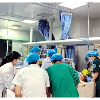 两天两夜的生命决战 医院里的别样“团圆”