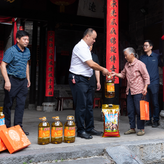 郴州红十字公益救援团队走访慰问困难老人