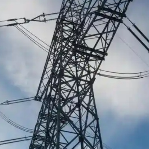 郴州郴能公司：五一“不打烊” 电网建设忙
