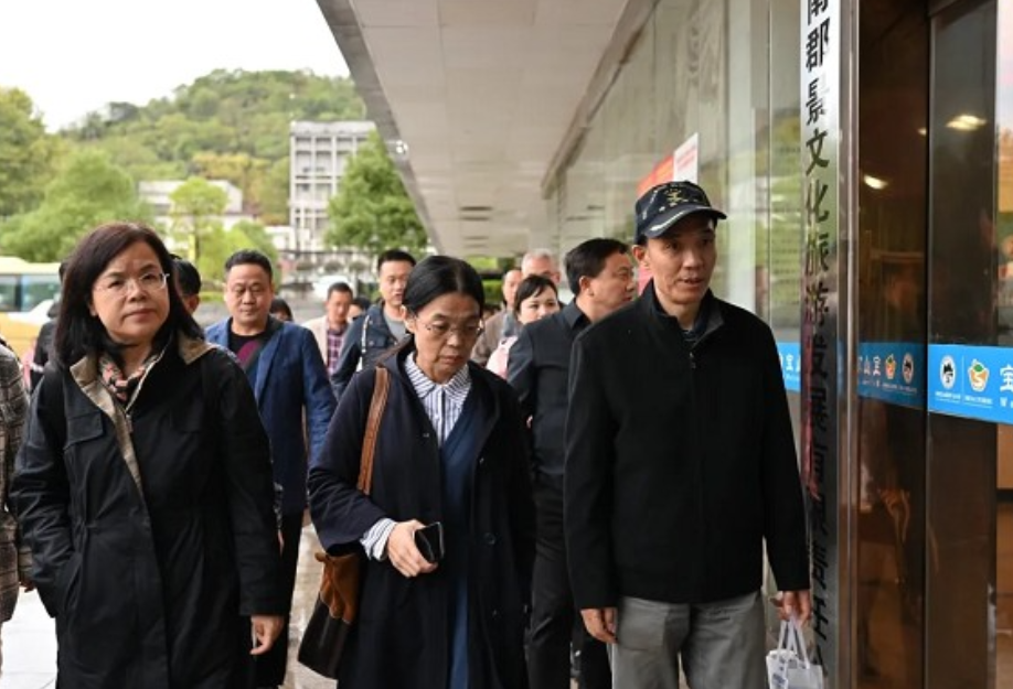 “青山碧水新湖南·生态湖南行”创作采访团走进湖南宝山国家矿山公园