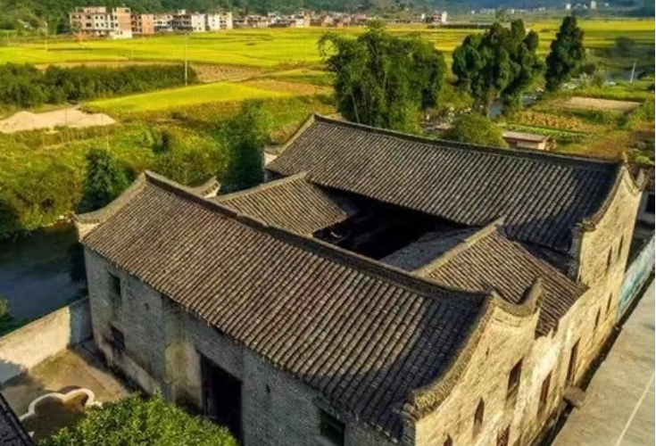 宜章：笆篱镇网格化+户积分管理工作在探索中前行