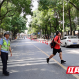 悬！郴州一考生忘带准考证，交警助力五分钟取回
