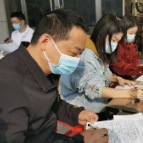 南县：浪拔湖镇年轻干部挽袖献血展担当