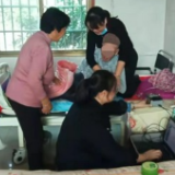 沅江公安：暖心 民警上门补采指纹获群众点赞