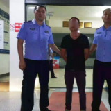 大通湖一男子无证驾驶强行冲关被行拘