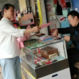 南县：鲜花换纸钱 别样清明一样情