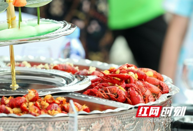 多图｜龙虾进行时 一桌火红的金盆全虾宴快来看！